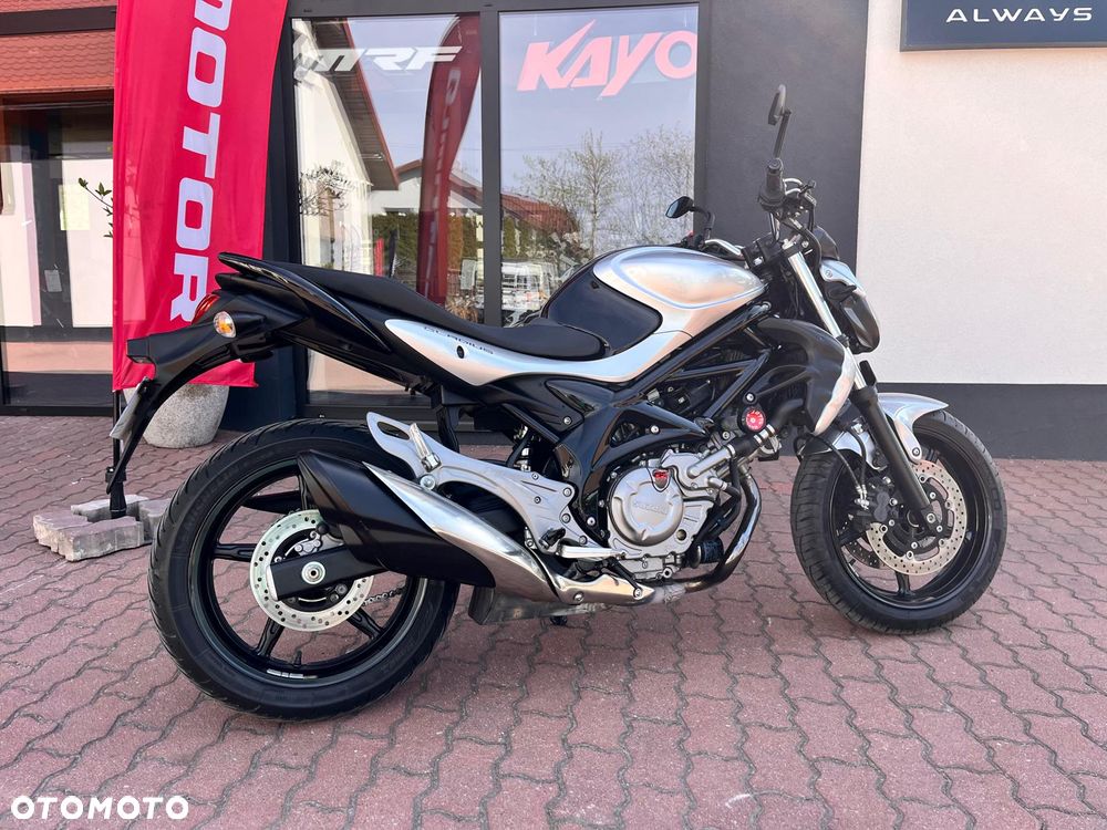 Suzuki Gladius - 4