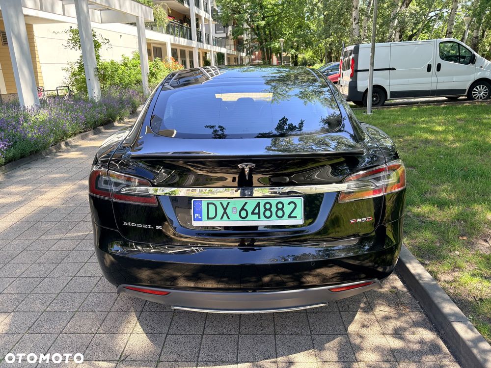 Tesla Model S - 6