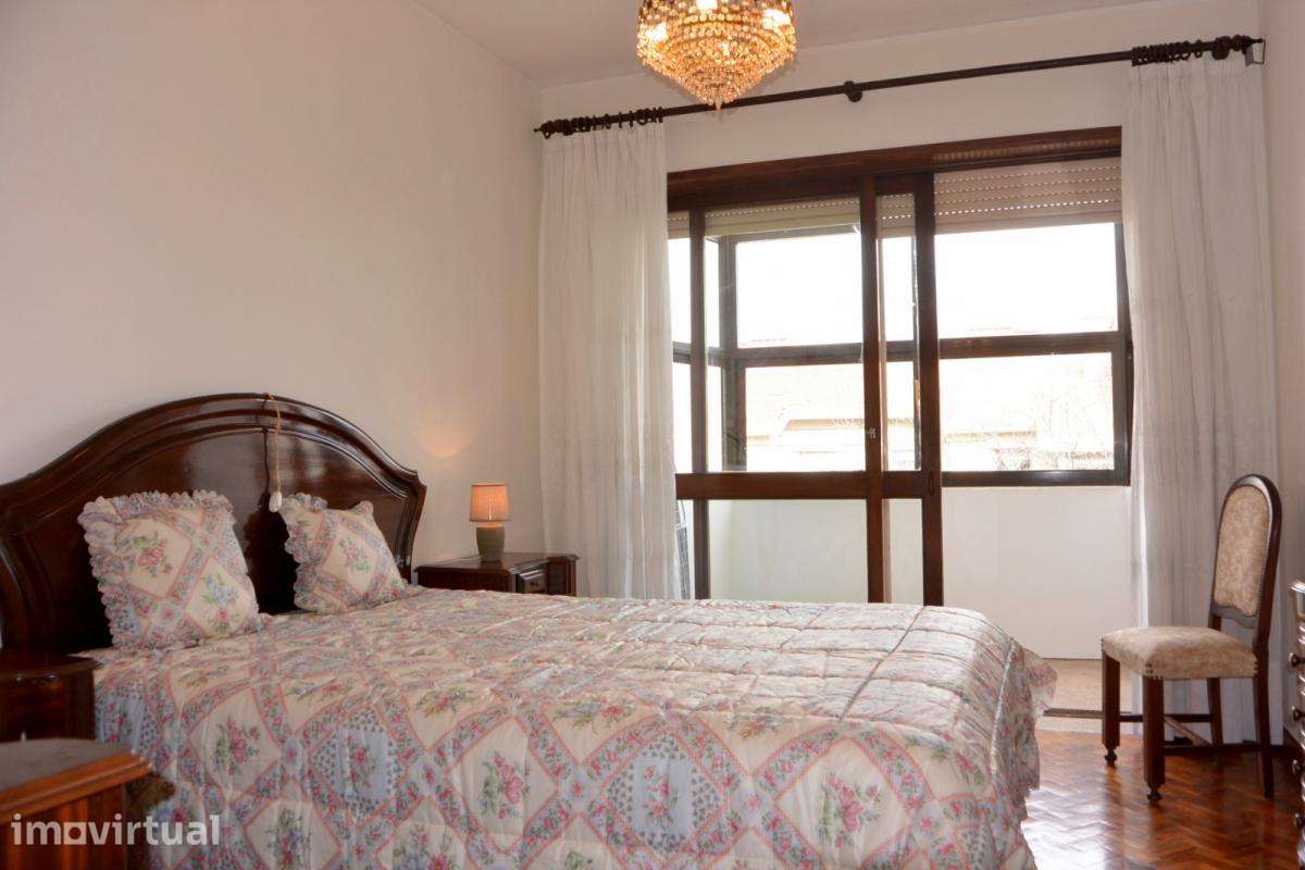 Quarto - localizado em Lordelo do Ouro Porto - Grande imagem: 2/18