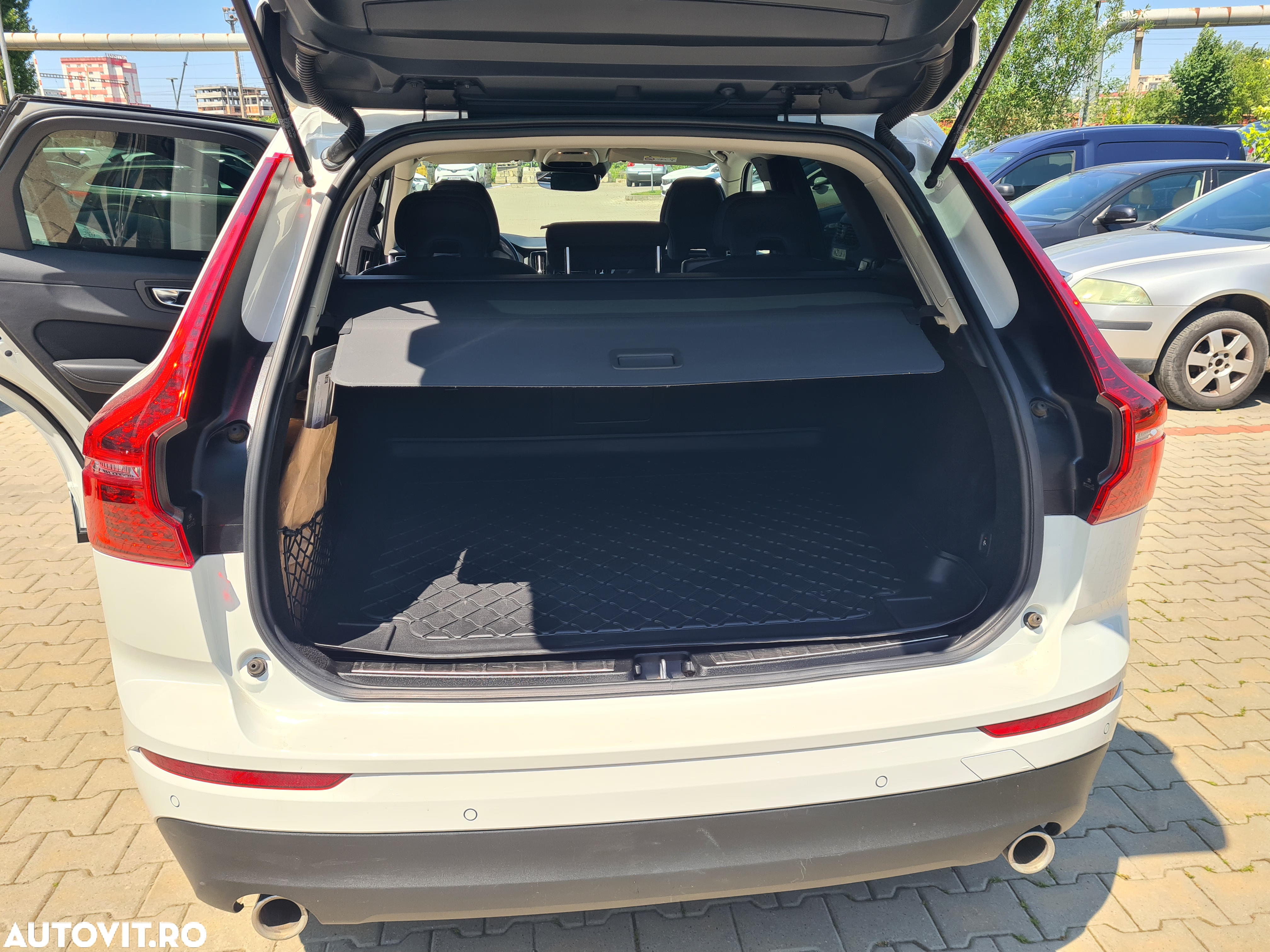 Volvo XC 60 B4 D AWD Geartronic Momentum - 6
