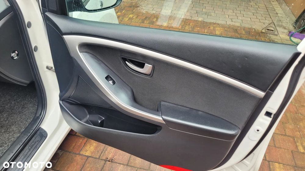Hyundai i30 i30cw 1.6 CRDi Intro Edition - 22