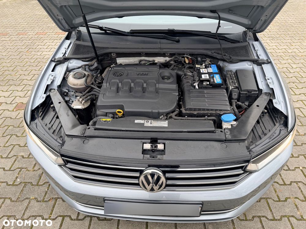 Volkswagen Passat 2.0 TDI SCR DSG Comfortline - 8
