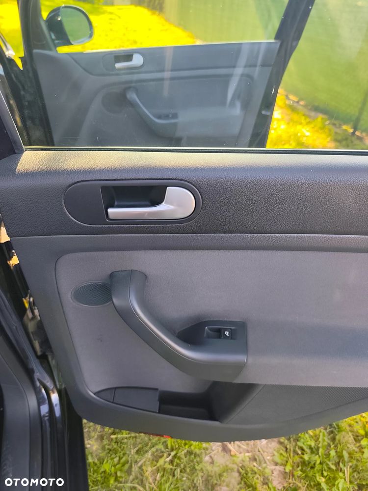 Volkswagen Golf 1.9 TDI Sportline - 4