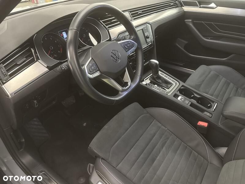Volkswagen Passat - 11