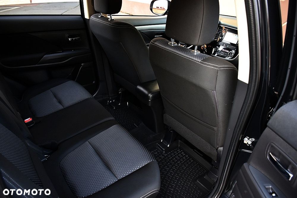 Mitsubishi Outlander 2.0 Invite + 2WD - 8