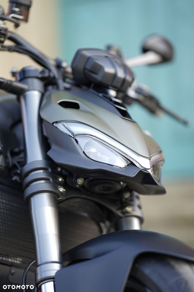 Ducati Streetfighter V2 - 4