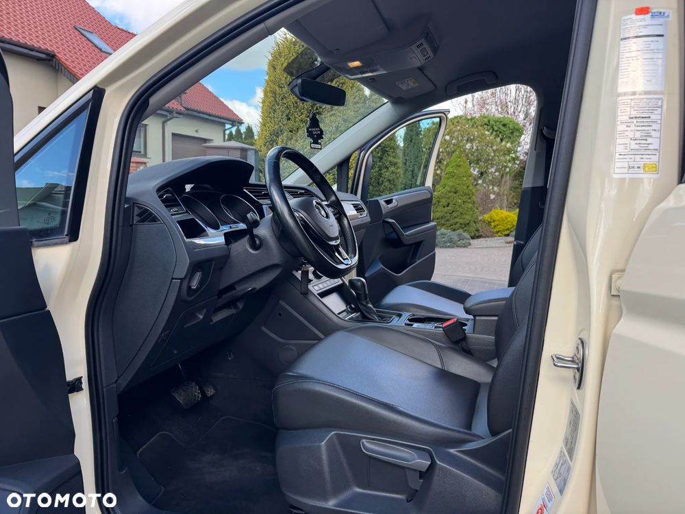 Volkswagen Touran 2.0 TDI SCR DSG Comfortline - 16