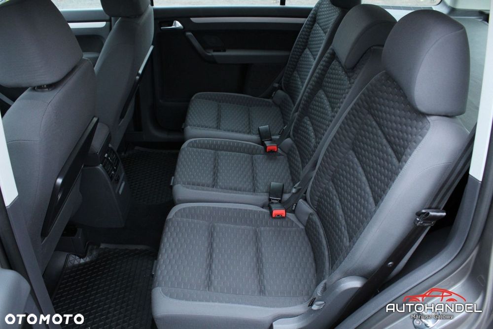 Volkswagen Touran - 19
