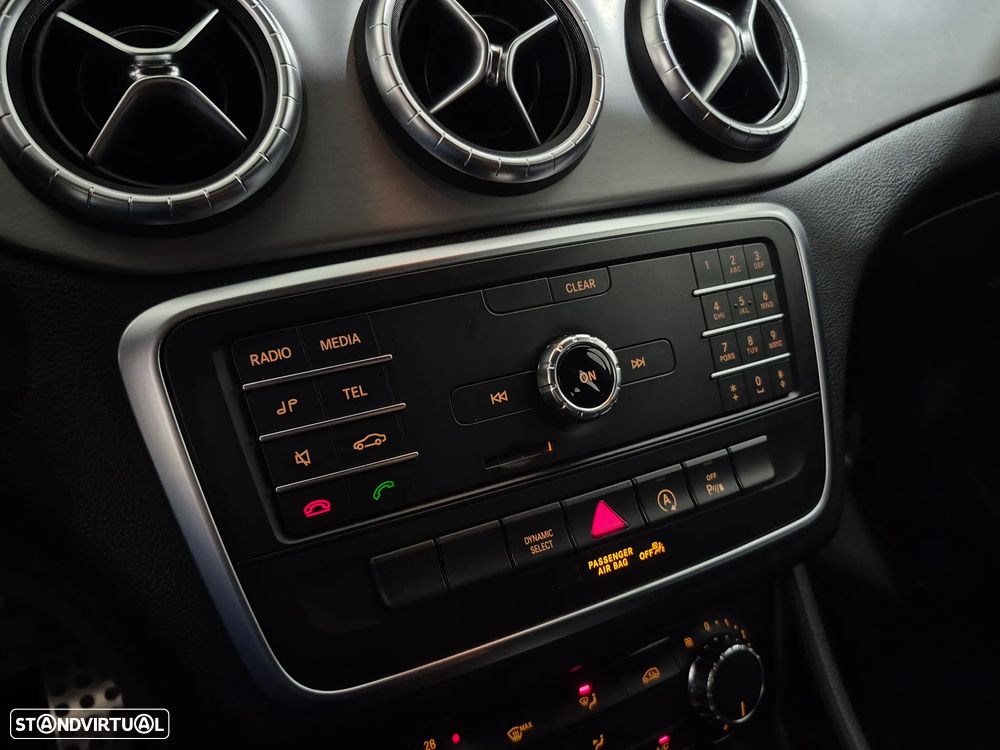 Mercedes-Benz CLA 180 d Shooting Brake AMG Line - 15