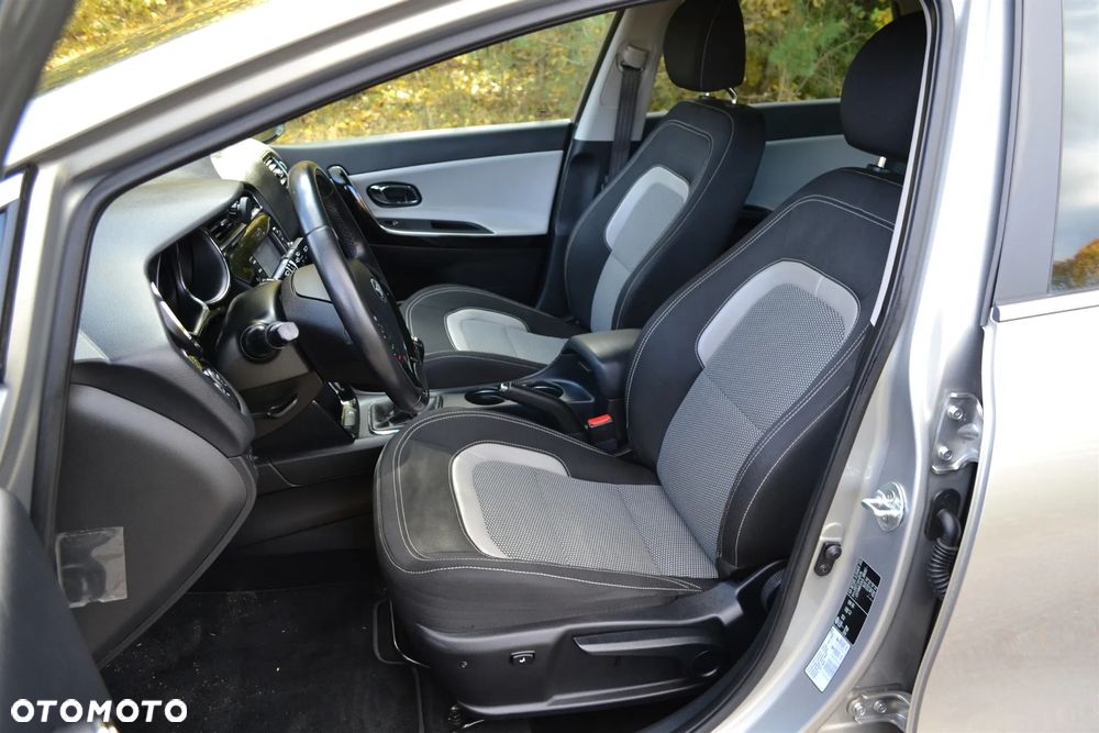 Kia Ceed 1.6 GDI Dream Team Edition - 9