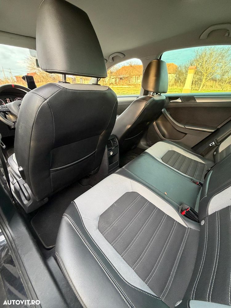 Volkswagen Jetta - 9