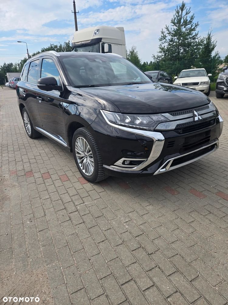 Mitsubishi Outlander - 1