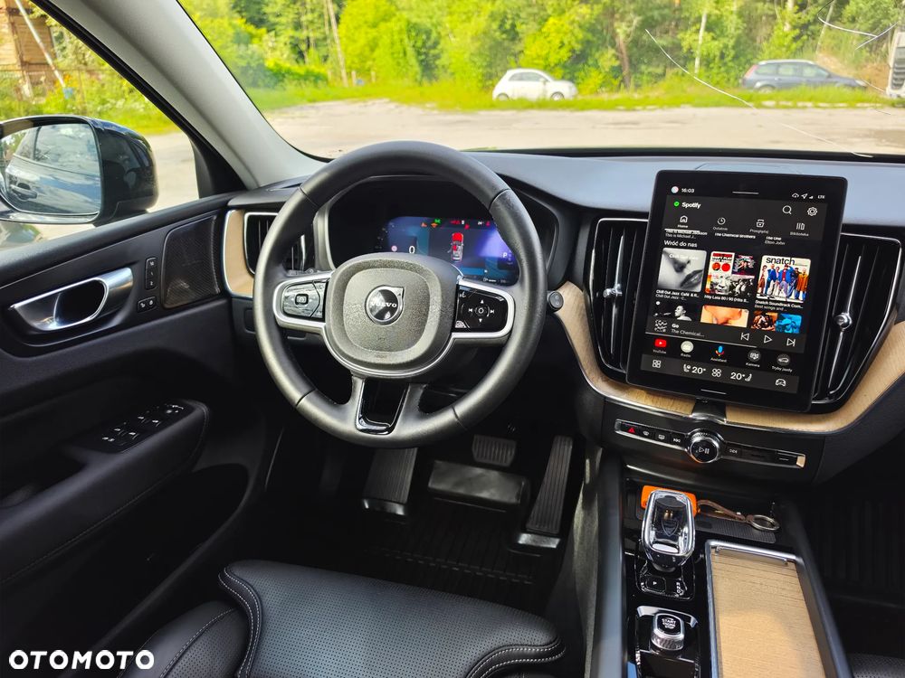 Volvo XC 60 B5 B AWD Plus Dark - 18