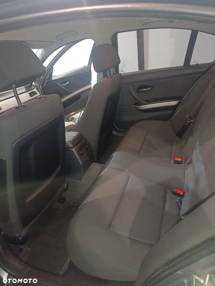 BMW Seria 3 318i - 5