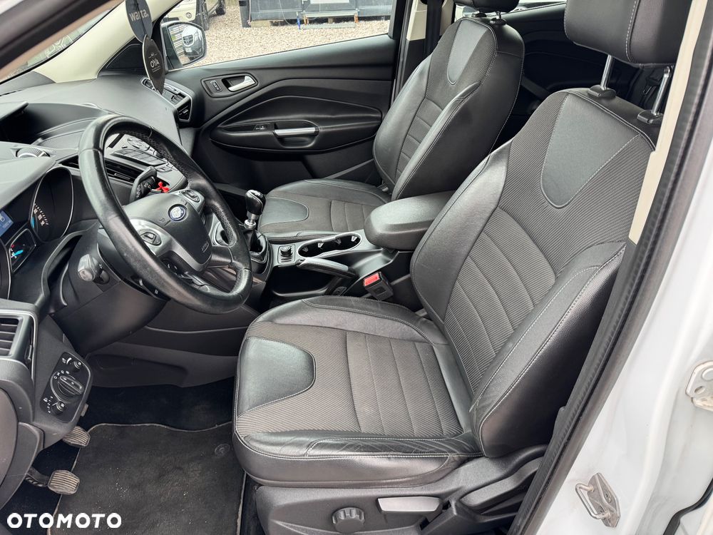 Ford Kuga - 12