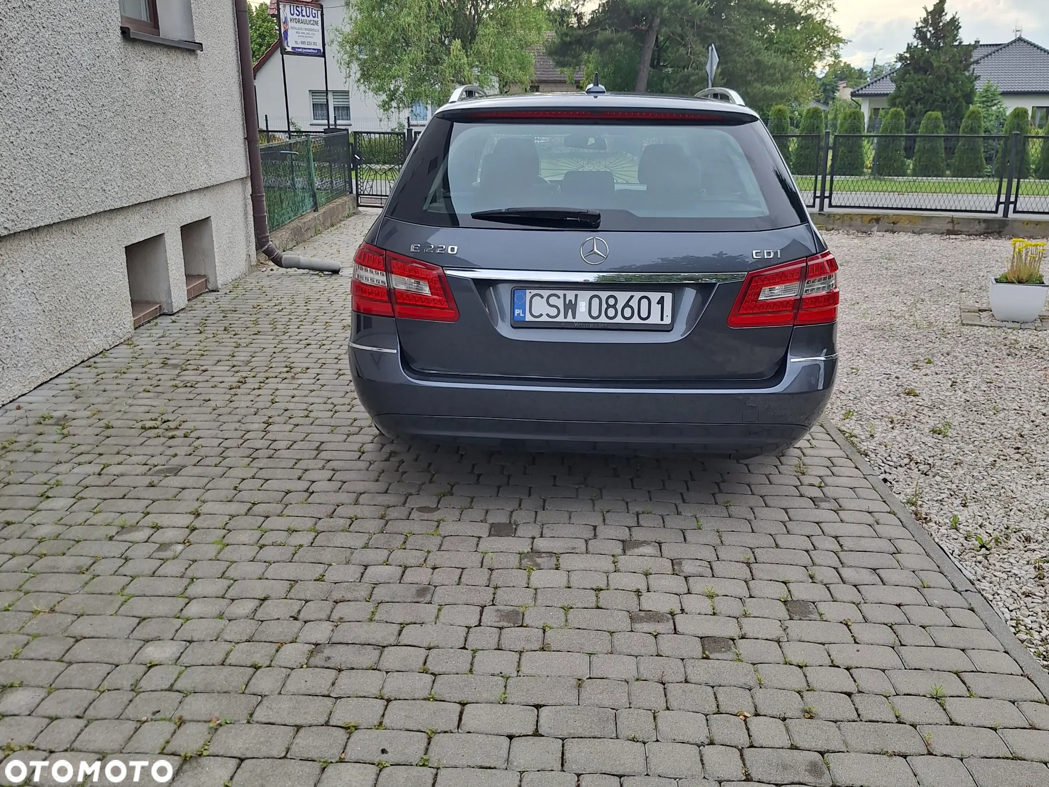 Mercedes-Benz Klasa E 220 CDI BlueEff Avantgarde - 3