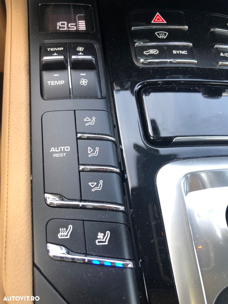 Porsche Cayenne 3.0 L V6 - 24