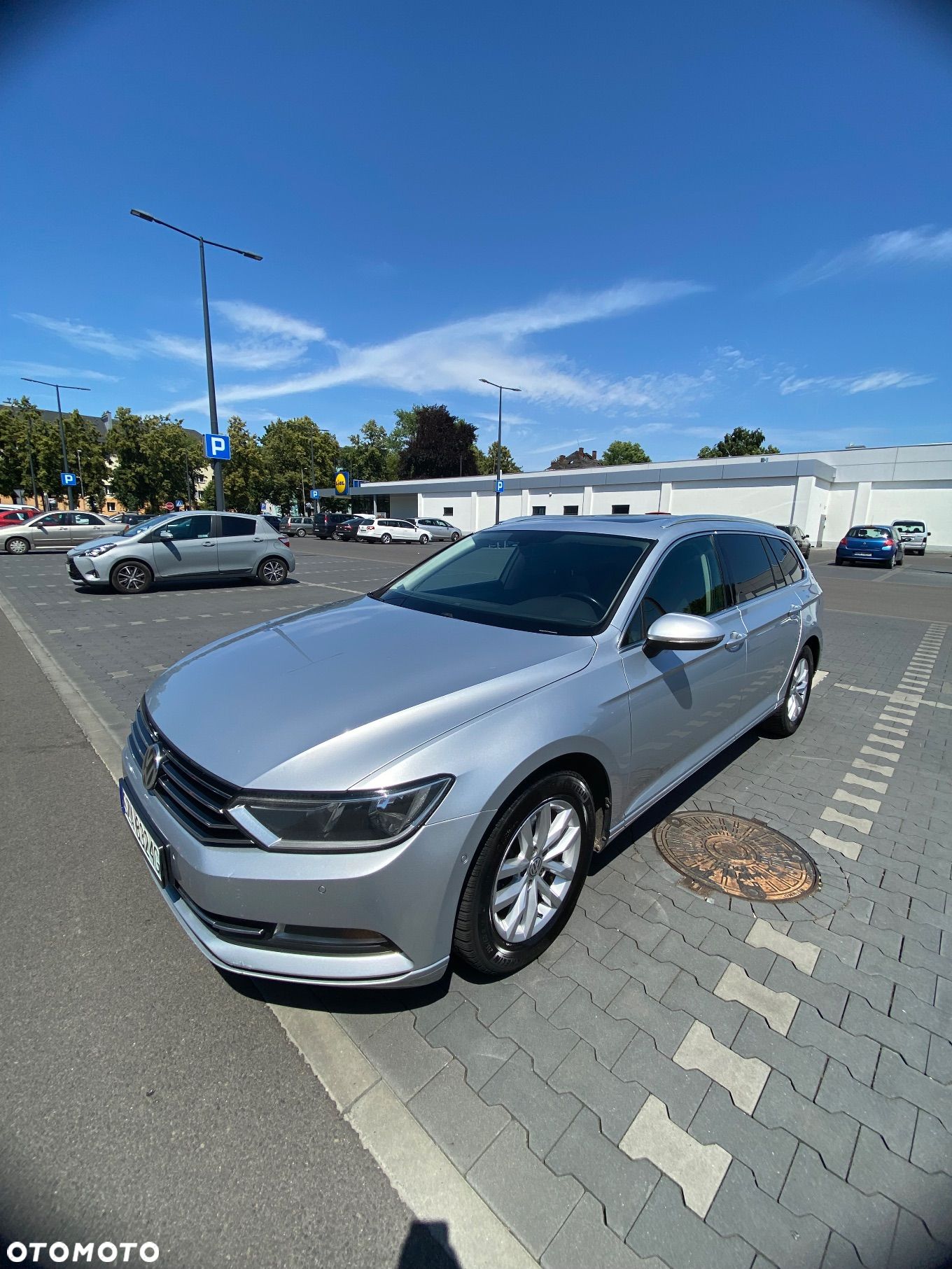 Volkswagen Passat - 1