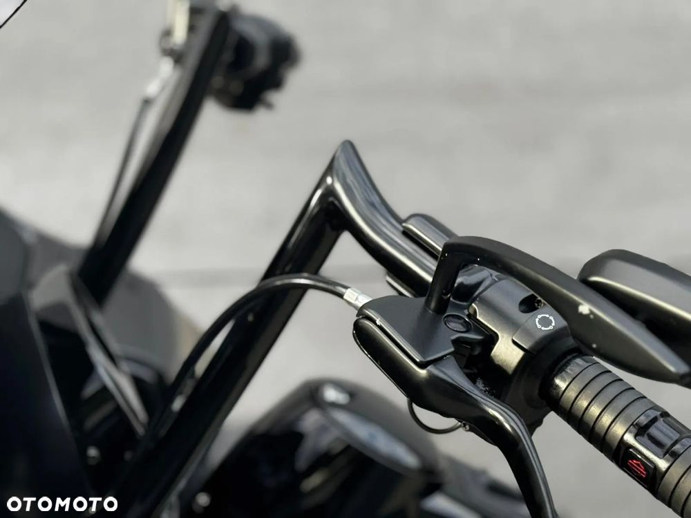 Harley-Davidson Touring Road Glide - 10