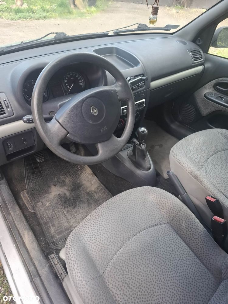 Renault Clio - 8