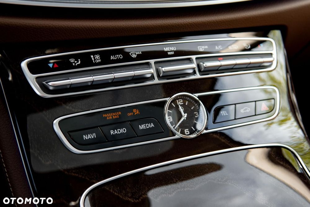 Mercedes-Benz Klasa E 220 d 9G-TRONIC Exclusive - 24