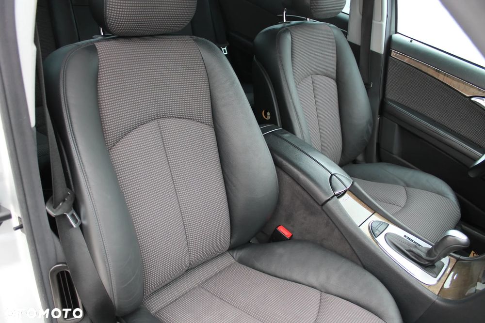 Mercedes-Benz Klasa E 240 4Matic Avantgarde - 22