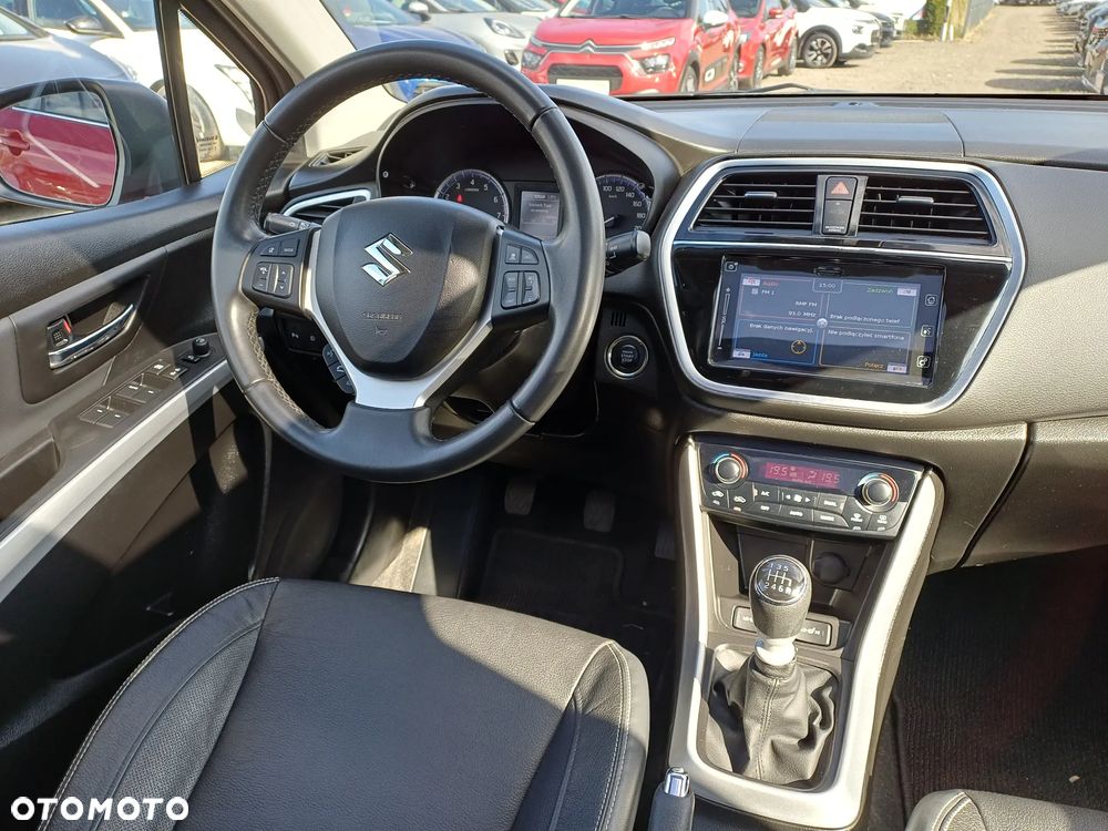 Suzuki SX4 S-Cross 1.4 T Premium 4WD - 25
