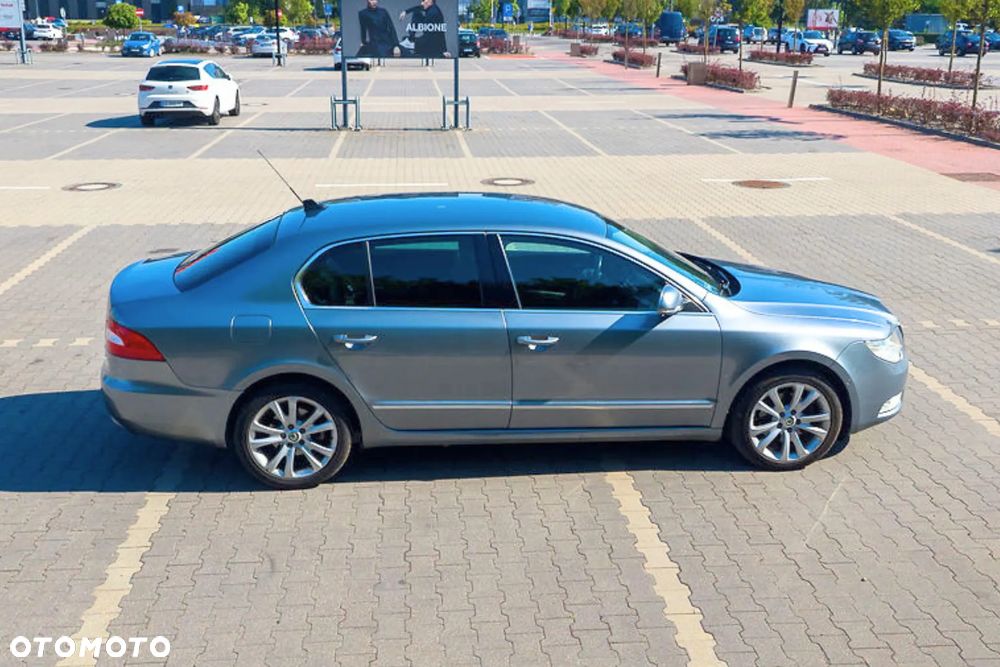Skoda Superb 2.0 TDI Elegance DSG - 6