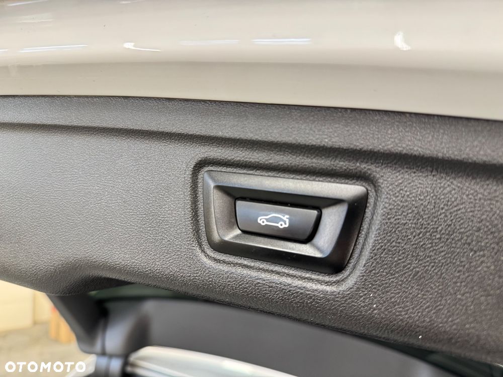 BMW Seria 3 320d xDrive M Sport Sport - 26