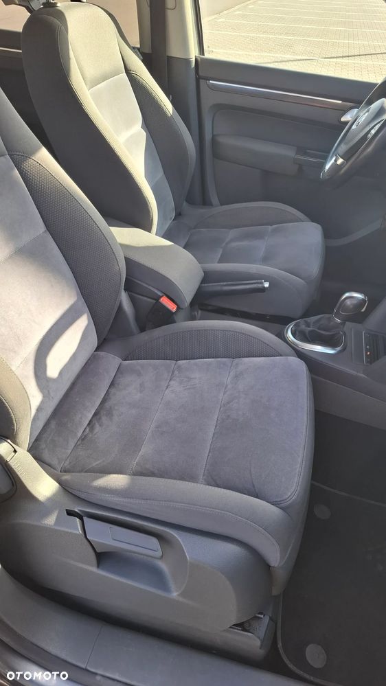 Volkswagen Touran 2.0 TDI DPF DSG Highline - 4