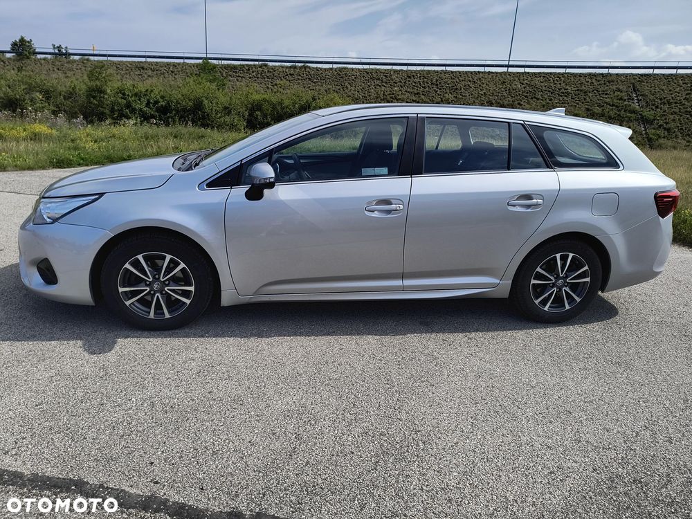 Toyota Avensis 1.8 Premium - 15