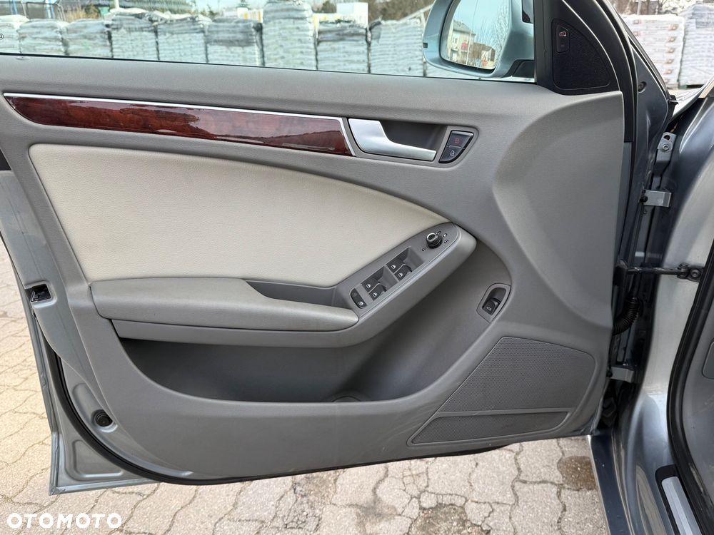 Audi A4 Limousine - 14