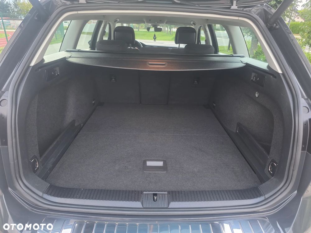 Volkswagen Passat 2.0 TDI EVO Elegance - 14