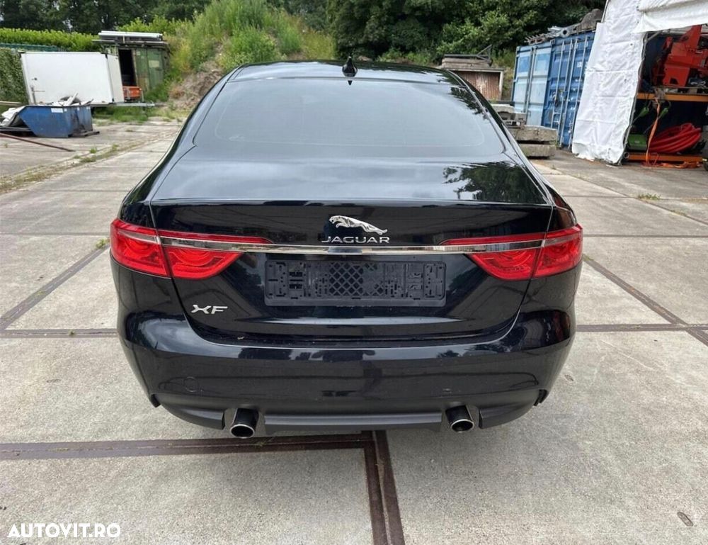 Jaguar XF 2.0 Portfolio - 5