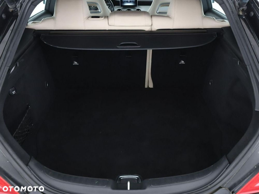 Mercedes-Benz CLA 200 7G-DCT Urban - 21