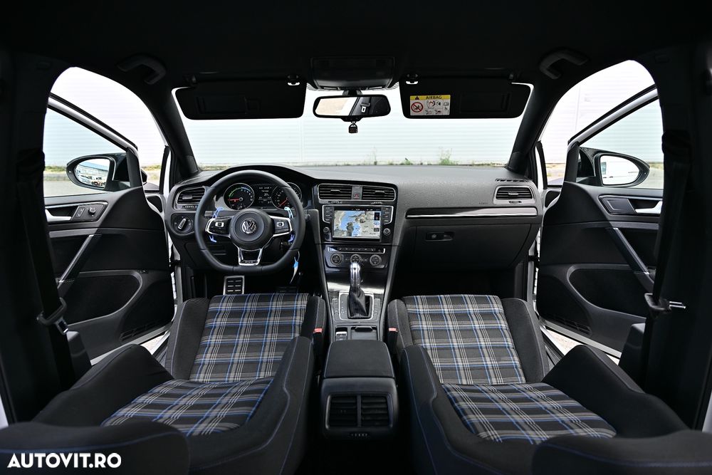 Volkswagen Golf - 26
