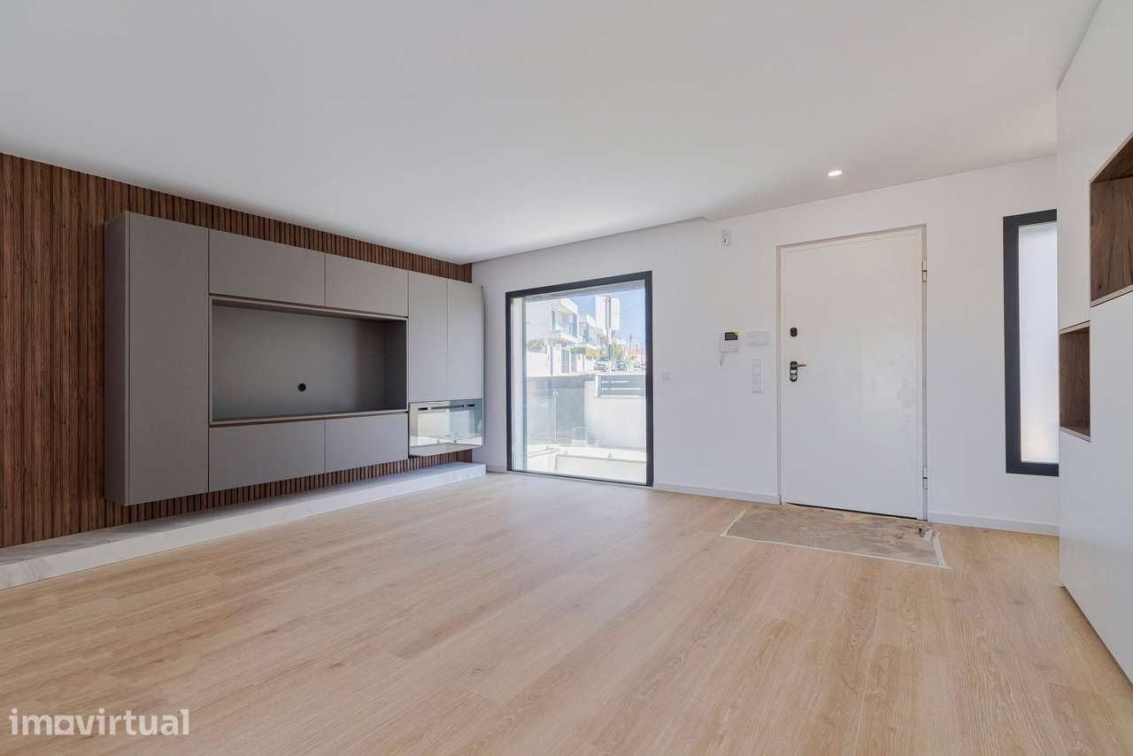 *** CHARNECA CENTRO - Moradia T4 NOVA!!! *** - Grande imagem: 5/34