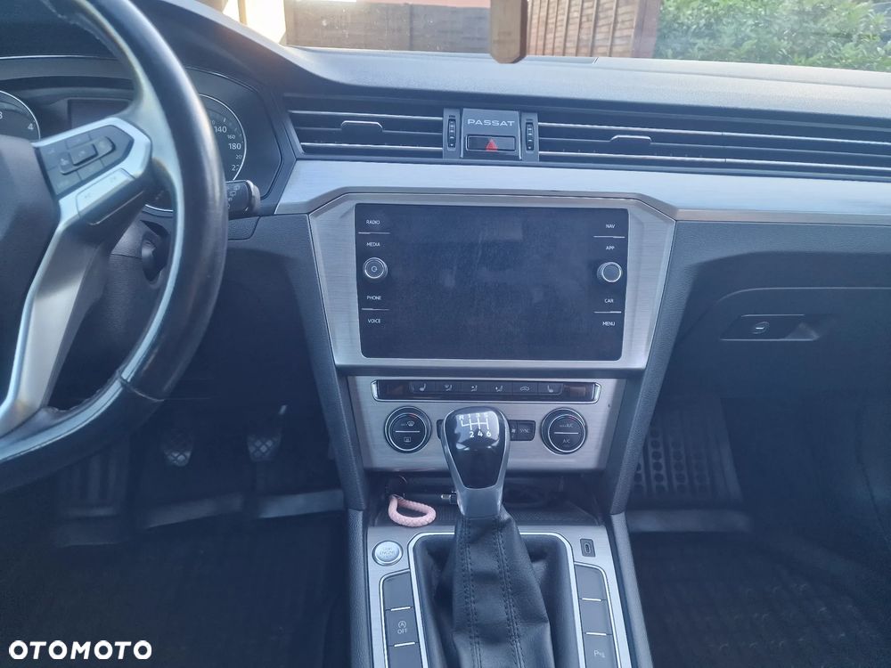 Volkswagen Passat 2.0 TDI SCR Trendline - 8