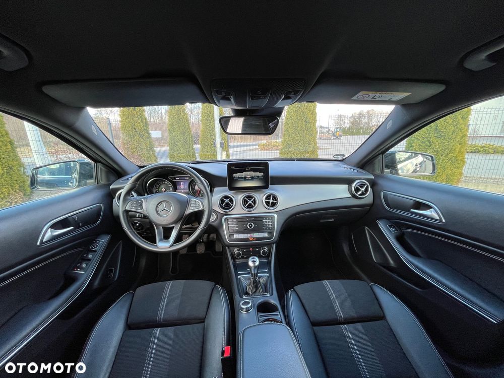 Mercedes-Benz GLA 180 UrbanStyle Edition - 18