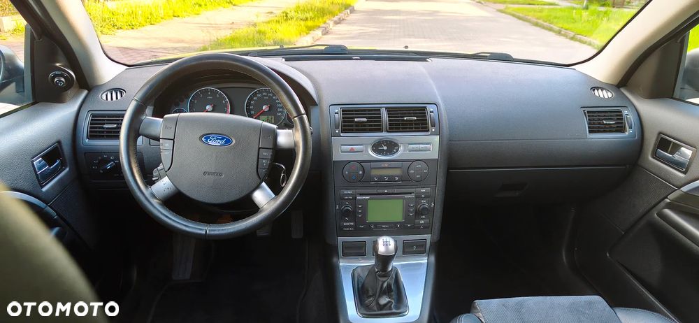 Ford Mondeo 1.8 Titanium X - 20