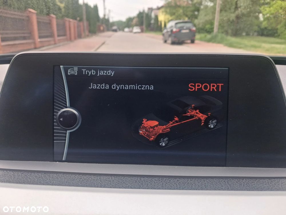 BMW Seria 3 318d Sport Line - 30