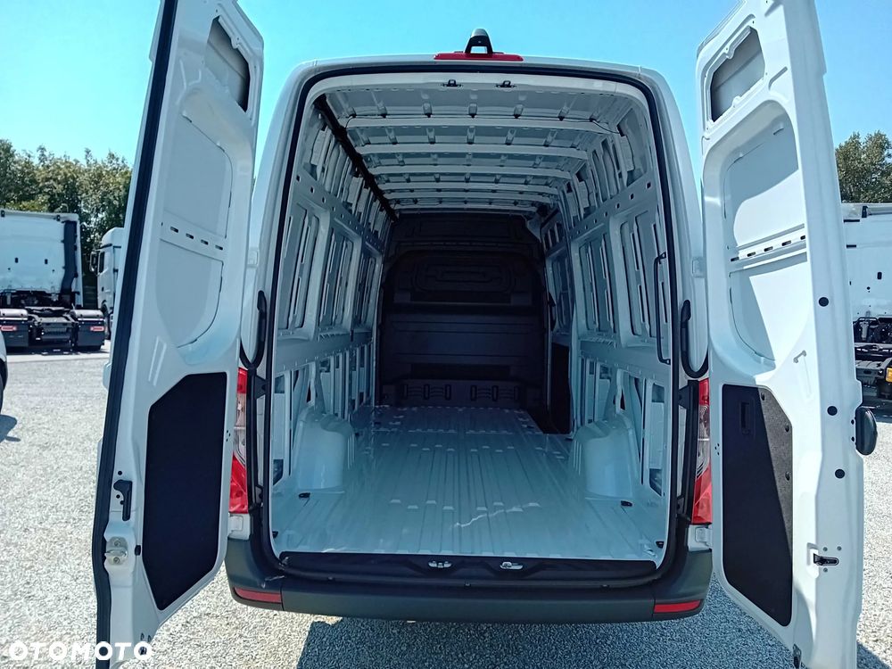 Mercedes-Benz Sprinter - 9