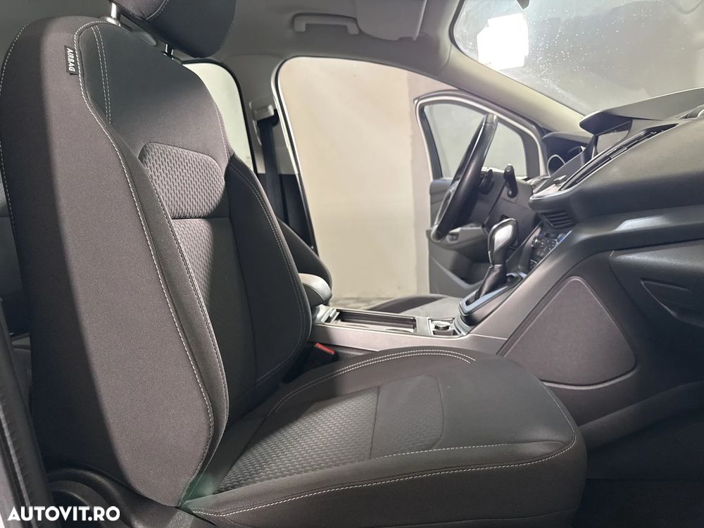 Ford Kuga - 12