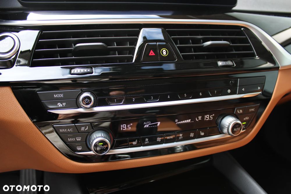 BMW Seria 5 530i xDrive mHEV - 19