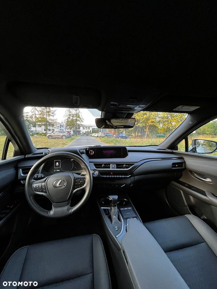 Lexus UX - 4