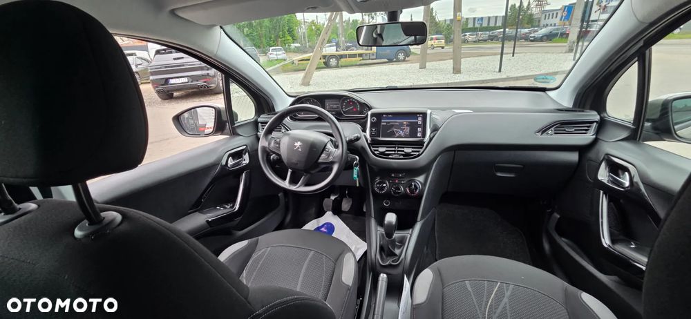 Peugeot 208 - 33