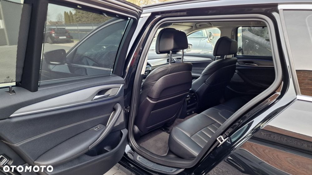 BMW Seria 5 530d Sport Line - 23