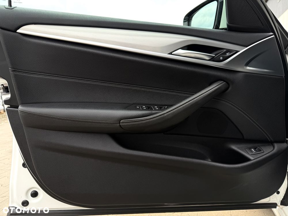 BMW Seria 5 520d xDrive Sport Line sport - 20