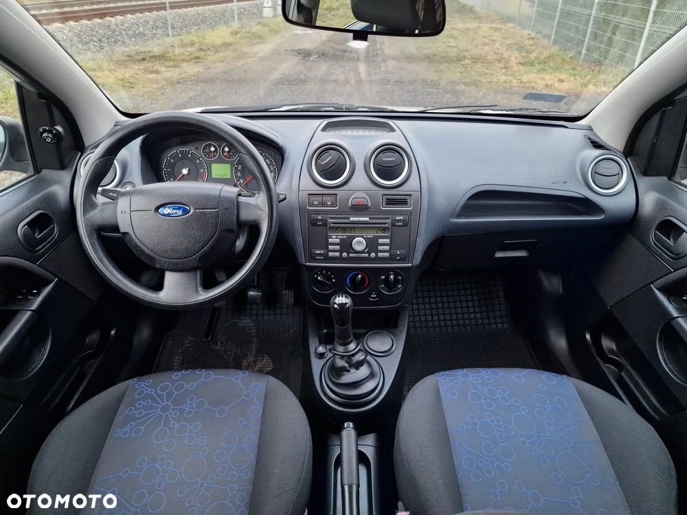 Ford Fiesta 1.3 Trend - 13