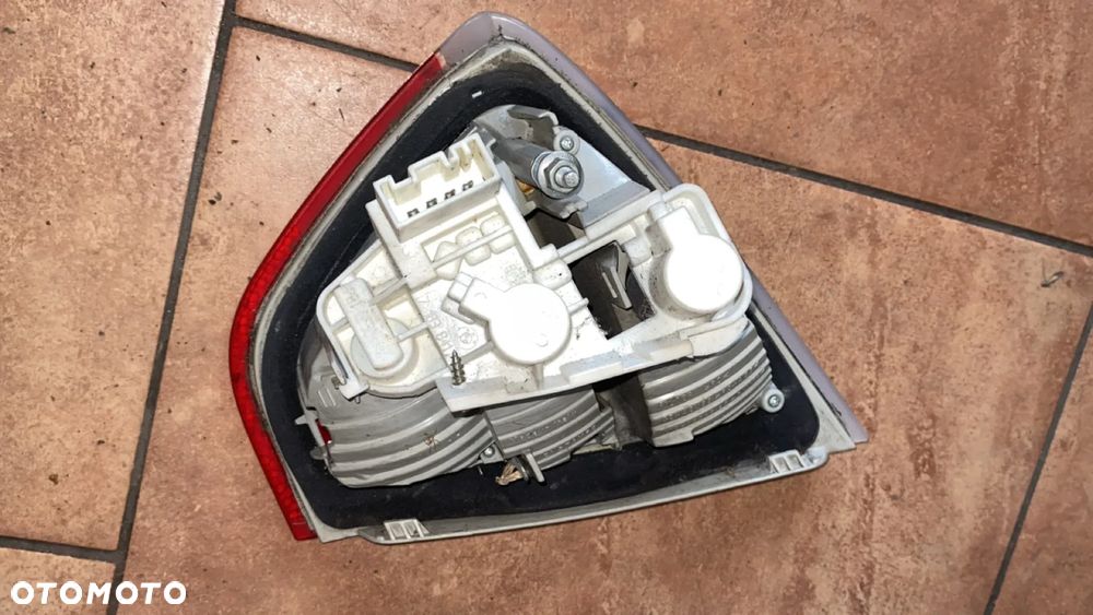 LAMPA LEWY TYŁ W KLAPE 6937459 BMW E90 - 2